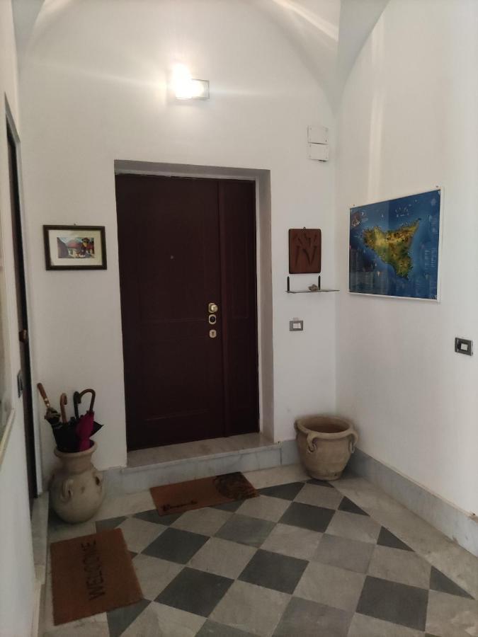 Cathedral City Center Palermo 2 Екстериор снимка